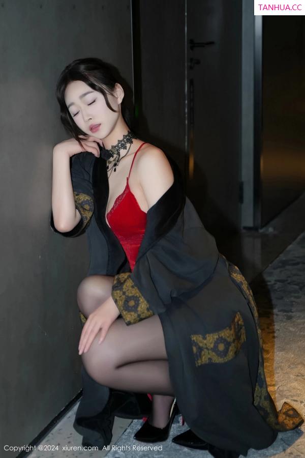   [XiuRen]高清写真图 2024.05.16 No.8547 软糖爱喝奶 黑丝美腿第15张图片